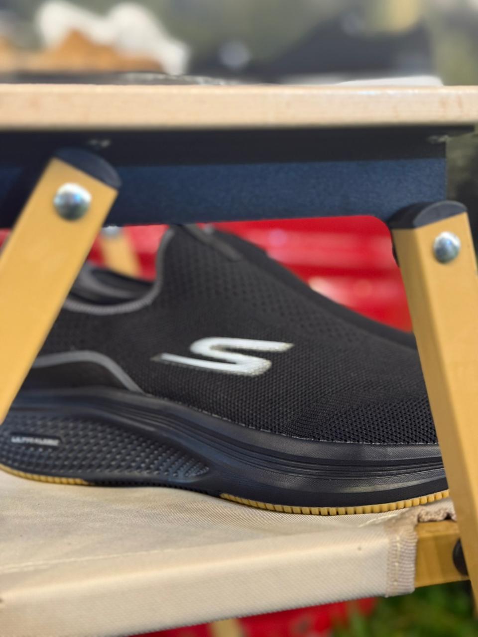 Qara Bağcıqsız Rahat Kişi Krasovkası