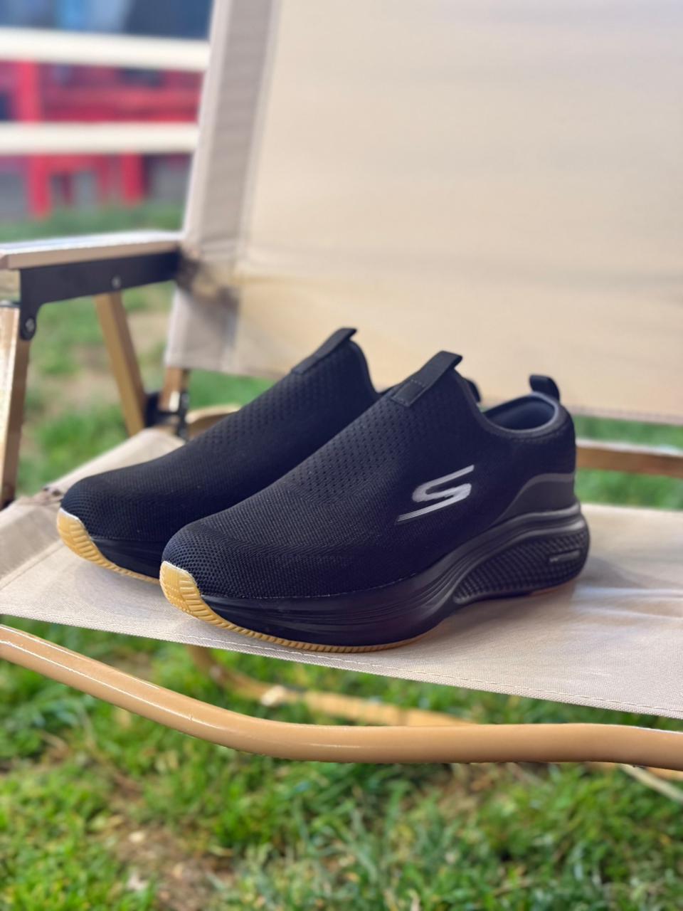 Qara Bağcıqsız Rahat Kişi Krasovkası